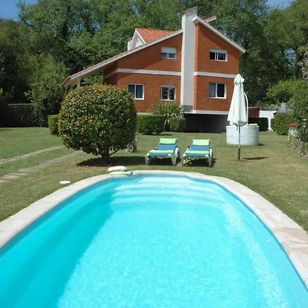 Vila Sleeps 6 Pool Wifi *