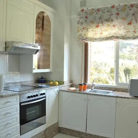 Vila Sleeps 6 Pool Wifi *
